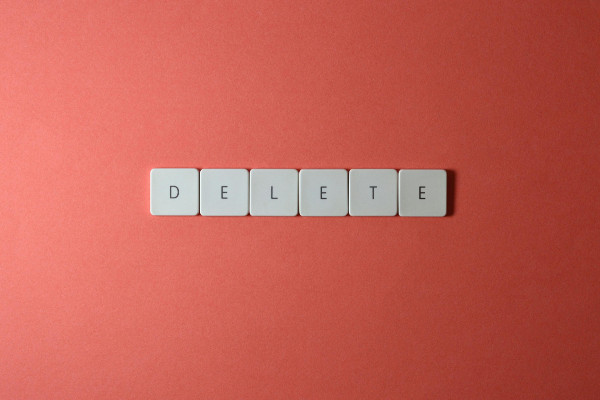 Delete — foto di Miguel Á. Padriñán via Pexels