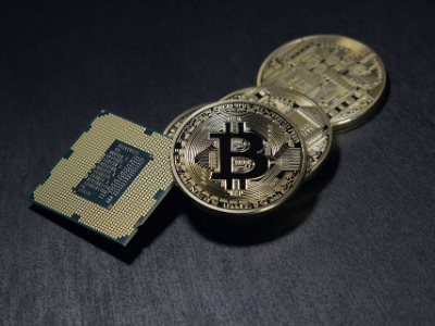 Bitcoin - foto di Benjamin Nelan (pixabay.com/photo-2057405/ - CC0 1.0)