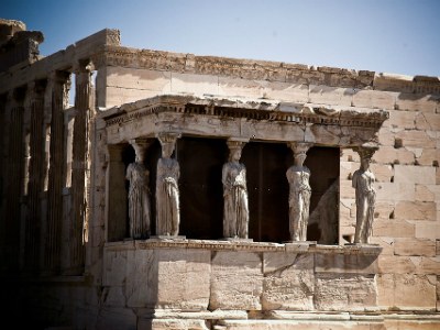 Acropoli di Atene, Il portichetto delle cariatidi nell'Eretteo - foto di ionasnicolae (pixabay.com/photo-515919 - CC0 1.0)