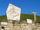 l monumento alla memoria delle vittime dell'eccidio di Marzabotto - foto di Roberto Ferrari via Wikimedia Commons (bit.ly/1Vpnf1J - CC BY-SA 2.0)