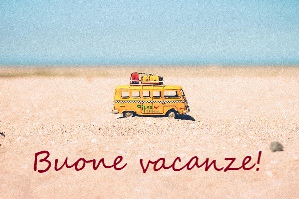 Immagine di una spiaggia con scritta Buone vacanze